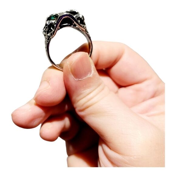 Brand New Silver Green Eyes Skulls Heads Ring Adjustable Size - Picture 2 of 8